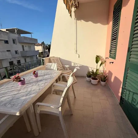 Dony Vicino Alle Spiagge E A 30m Dal Passeggio Serale Holiday home
